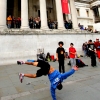 31-people-seemed-to-like-these-street-performers-more-than-the-gallery